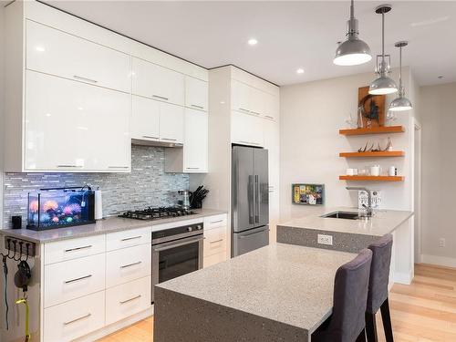 S316-1411 Cook St, Victoria, BC - Indoor Photo Showing Kitchen With Upgraded Kitchen