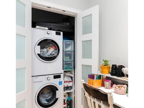 S316-1411 Cook St, Victoria, BC - Indoor Photo Showing Laundry Room