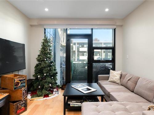 S316-1411 Cook St, Victoria, BC - Indoor Photo Showing Living Room