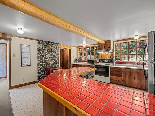 6300 Anderson Dr, Hornby Island, BC 