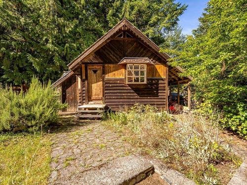 6300 Anderson Dr, Hornby Island, BC 