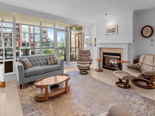 515-21 Dallas Rd, Victoria, BC - Indoor Photo Showing Living Room With Fireplace