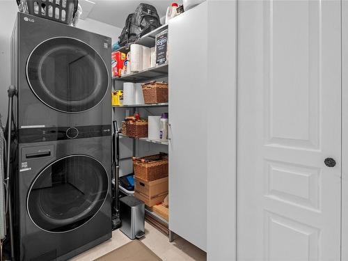 515-21 Dallas Rd, Victoria, BC - Indoor Photo Showing Laundry Room