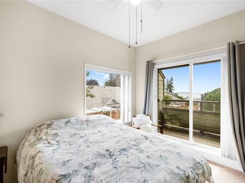 210-2250 Manor Pl, Comox, BC - Indoor Photo Showing Bedroom