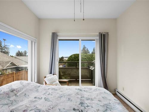 210-2250 Manor Pl, Comox, BC - Indoor Photo Showing Bedroom