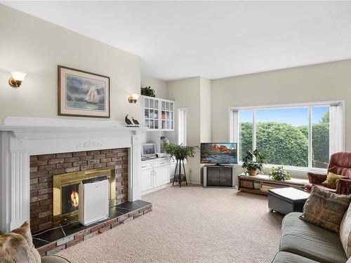 210-2250 Manor Pl, Comox, BC - Indoor Photo Showing Living Room With Fireplace