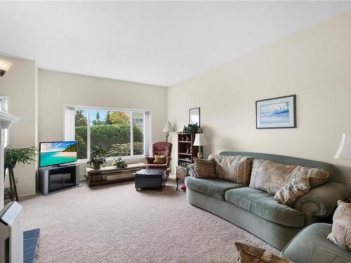 210-2250 Manor Pl, Comox, BC - Indoor Photo Showing Living Room