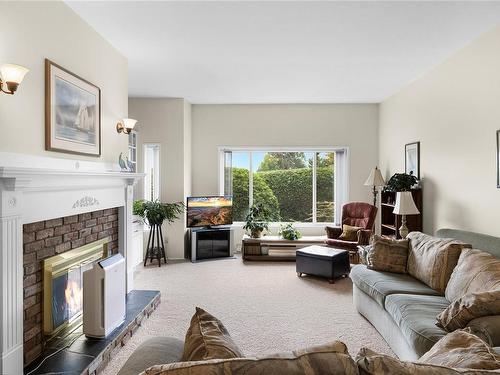 210-2250 Manor Pl, Comox, BC - Indoor Photo Showing Living Room With Fireplace