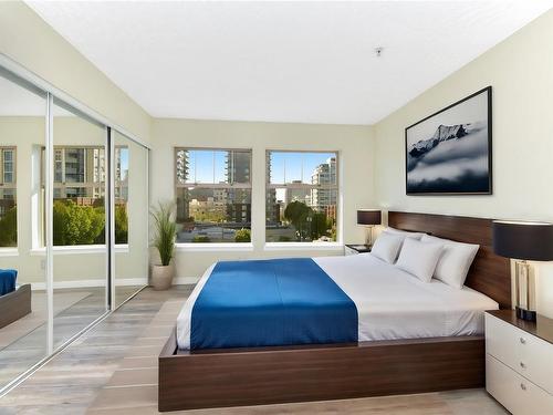 401-935 Johnson St, Victoria, BC - Indoor Photo Showing Bedroom