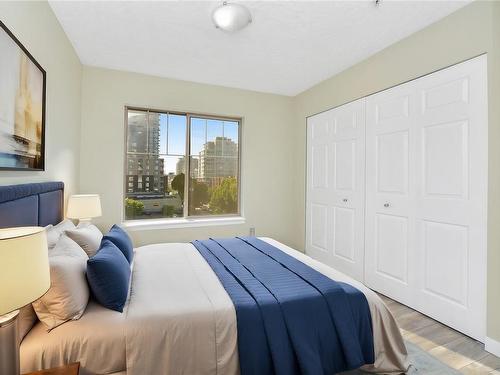 401-935 Johnson St, Victoria, BC - Indoor Photo Showing Bedroom