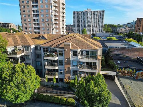 401-935 Johnson St, Victoria, BC - Outdoor With Balcony With Facade