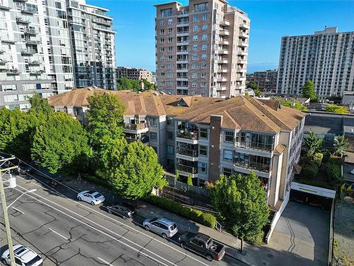 401-935 Johnson St, Victoria, BC - Outdoor With Balcony With Facade