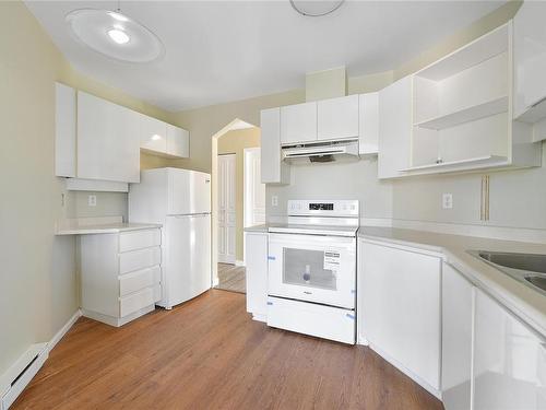 401-935 Johnson St, Victoria, BC - Indoor Photo Showing Kitchen