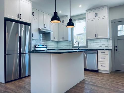 2175 Nicola Ave, Merritt, BC - Indoor Photo Showing Kitchen With Upgraded Kitchen