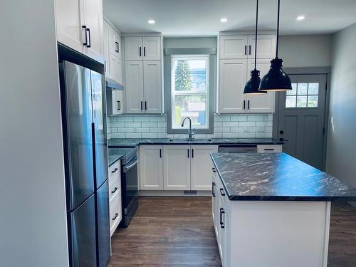 2175 Nicola Ave, Merritt, BC - Indoor Photo Showing Kitchen With Double Sink With Upgraded Kitchen