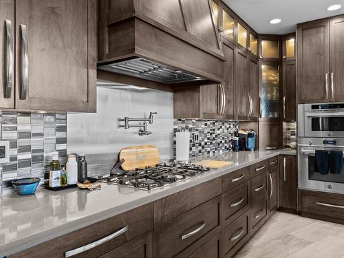 265 Holloway Drive, Kamloops, BC - Indoor Photo Showing Kitchen With Upgraded Kitchen