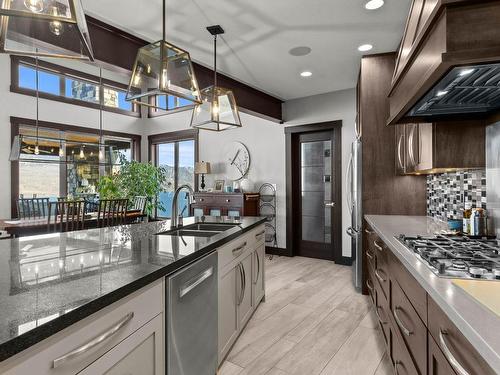 265 Holloway Drive, Kamloops, BC - Indoor Photo Showing Kitchen With Double Sink With Upgraded Kitchen