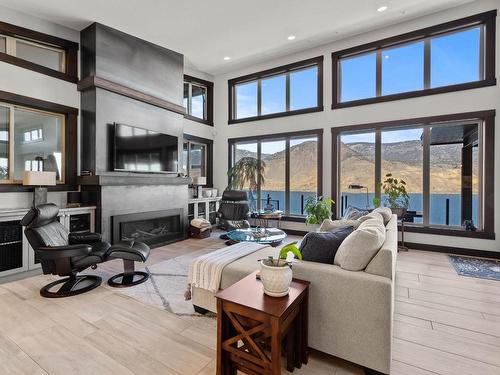 265 Holloway Drive, Kamloops, BC - Indoor Photo Showing Living Room With Fireplace