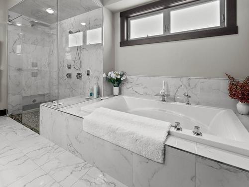 265 Holloway Drive, Kamloops, BC - Indoor Photo Showing Bathroom