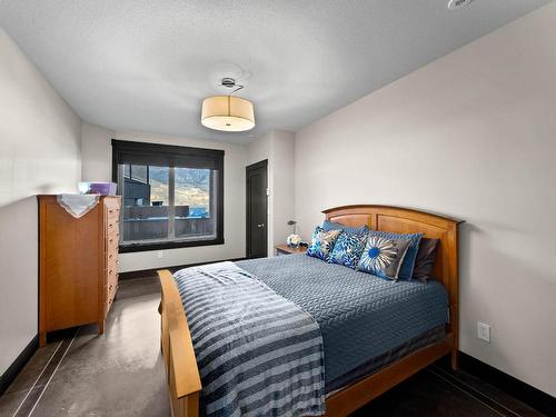 265 Holloway Drive, Kamloops, BC - Indoor Photo Showing Bedroom