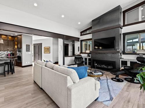 265 Holloway Drive, Kamloops, BC - Indoor Photo Showing Living Room With Fireplace