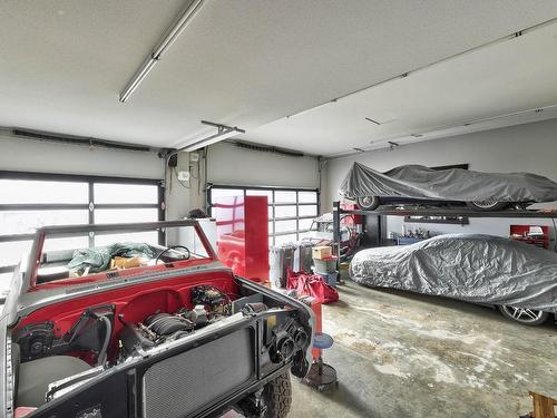 265 Holloway Drive, Kamloops, BC - Indoor Photo Showing Garage