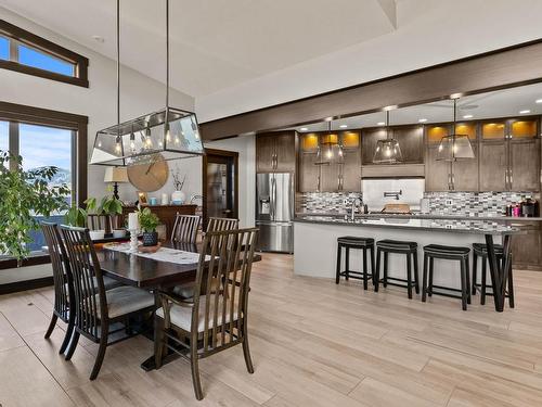 265 Holloway Drive, Kamloops, BC - Indoor Photo Showing Dining Room