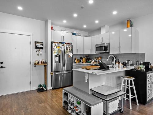 209-1880 Hugh Allan Drive, Kamloops, BC - Indoor Photo Showing Kitchen With Upgraded Kitchen