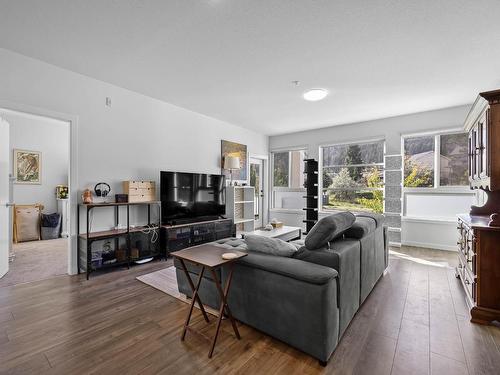 209-1880 Hugh Allan Drive, Kamloops, BC - Indoor Photo Showing Living Room