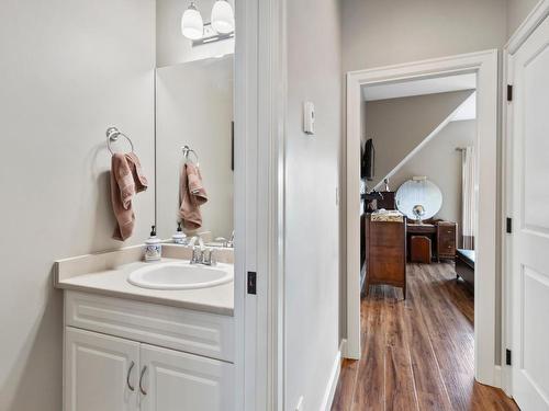 111-770 Hugh Allan Drive, Kamloops, BC - Indoor Photo Showing Bathroom