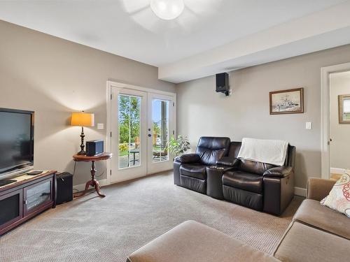 111-770 Hugh Allan Drive, Kamloops, BC - Indoor Photo Showing Living Room