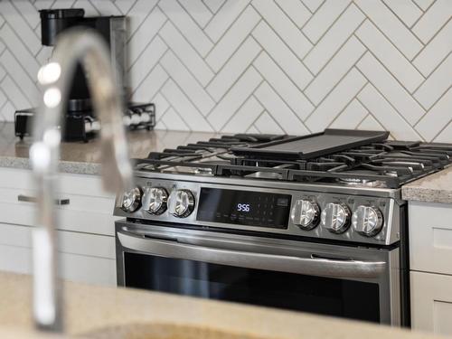 111-770 Hugh Allan Drive, Kamloops, BC - Indoor Photo Showing Kitchen With Upgraded Kitchen