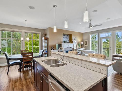 111-770 Hugh Allan Drive, Kamloops, BC - Indoor Photo Showing Kitchen With Double Sink