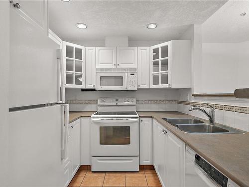 103-380 Waterfront Cres, Victoria, BC - Indoor Photo Showing Kitchen With Double Sink