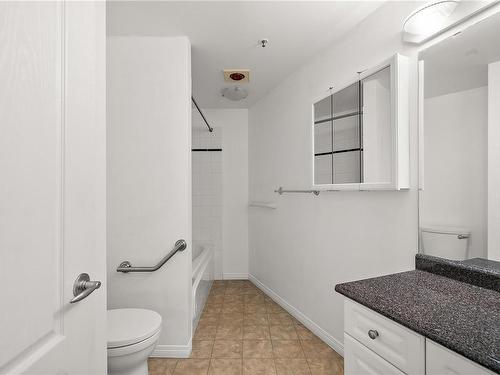 103-380 Waterfront Cres, Victoria, BC - Indoor Photo Showing Bathroom