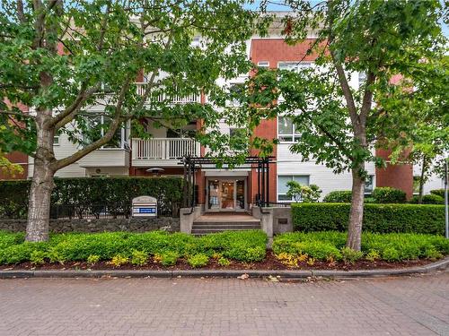 103-380 Waterfront Cres, Victoria, BC - Outdoor