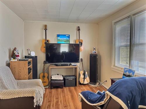 213 Bell Street, Chase, BC - Indoor Photo Showing Bedroom