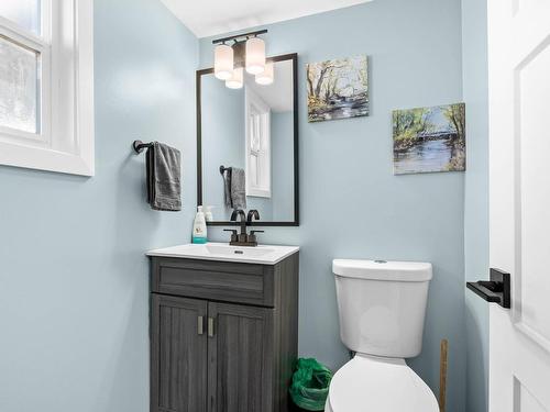 6-800 Southill Street, Kamloops, BC - Indoor Photo Showing Bathroom