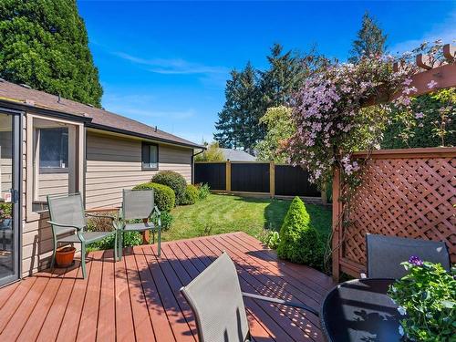 7826 Fairmeadow Pl, Central Saanich, BC 