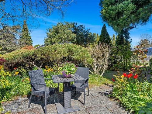 7826 Fairmeadow Pl, Central Saanich, BC 