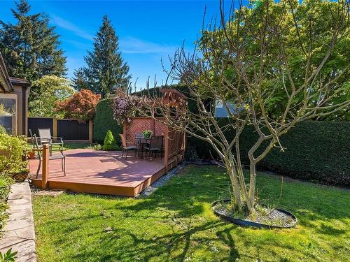 7826 Fairmeadow Pl, Central Saanich, BC 