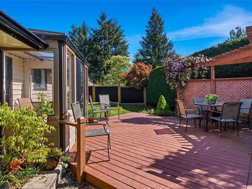 7826 Fairmeadow Pl, Central Saanich, BC 