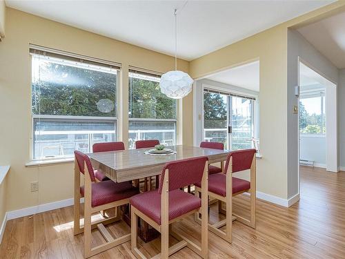 536 Fairways Pl, Cobble Hill, BC - Indoor Photo Showing Dining Room