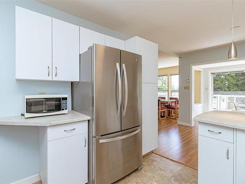 536 Fairways Pl, Cobble Hill, BC - Indoor Photo Showing Kitchen With Stainless Steel Kitchen