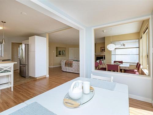 536 Fairways Pl, Cobble Hill, BC - Indoor Photo Showing Dining Room