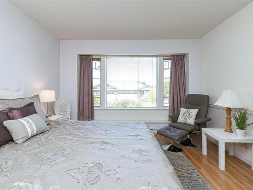 536 Fairways Pl, Cobble Hill, BC - Indoor Photo Showing Bedroom