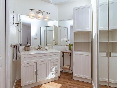 536 Fairways Pl, Cobble Hill, BC - Indoor Photo Showing Bathroom