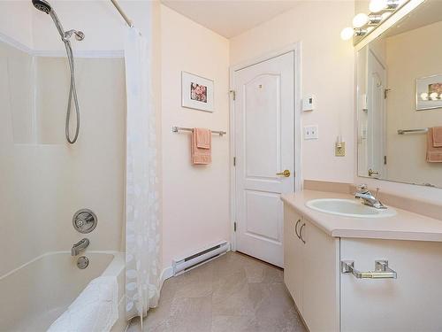 536 Fairways Pl, Cobble Hill, BC - Indoor Photo Showing Bathroom