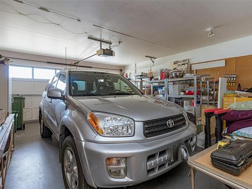 536 Fairways Pl, Cobble Hill, BC - Indoor Photo Showing Garage