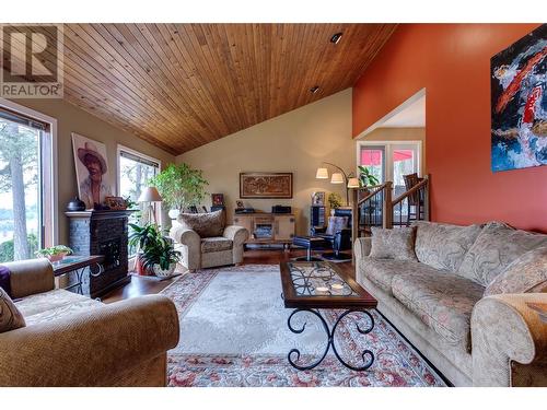 1634 Scott Crescent, West Kelowna, BC - Indoor Photo Showing Living Room